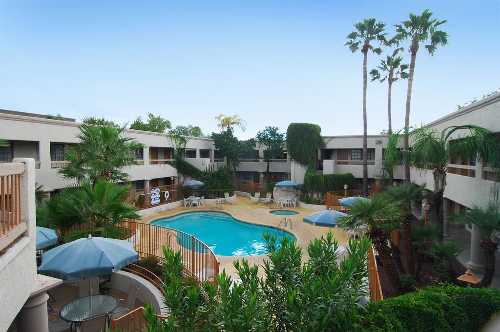 Ramada Tucson East Hotel Exterior photo